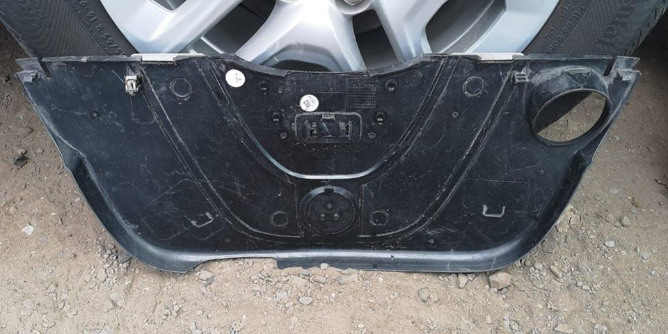 TAPA DE MOTOR MERCEDEZ BENZ